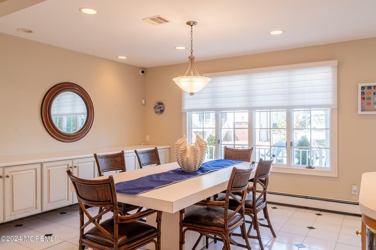 409 6th Ave - Photo 4 of 39