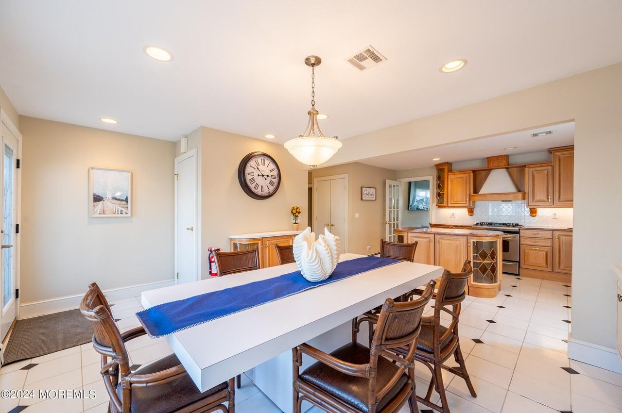 409 6th Ave - Photo 7 of 39