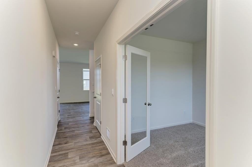 2661 Seeley St - Photo 5 of 38