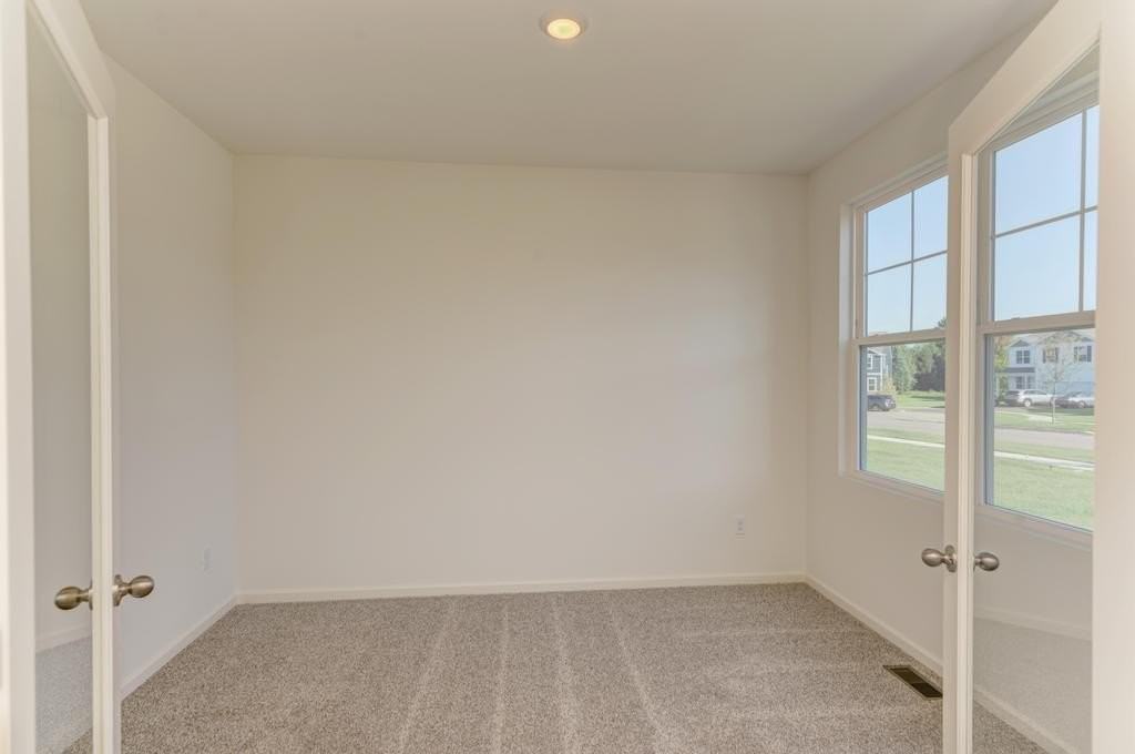 2661 Seeley St - Photo 7 of 38