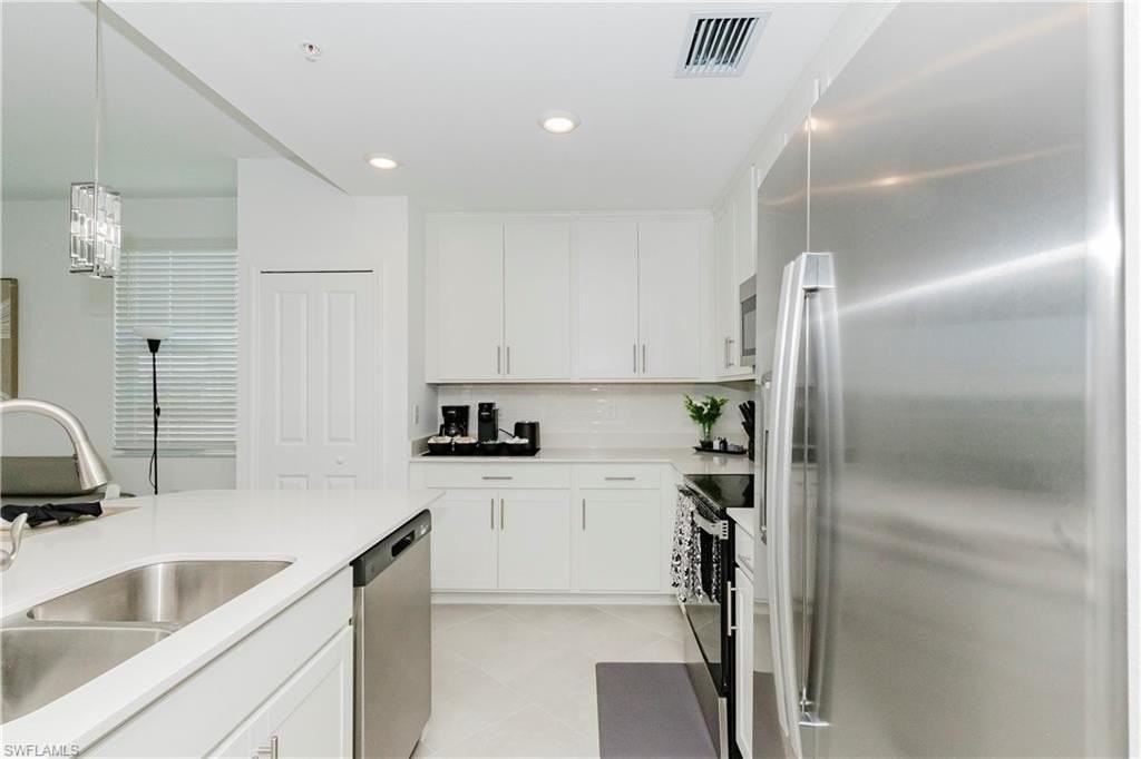 15285 Green Acres Ave Unit 418 #418 - Photo 3 of 49