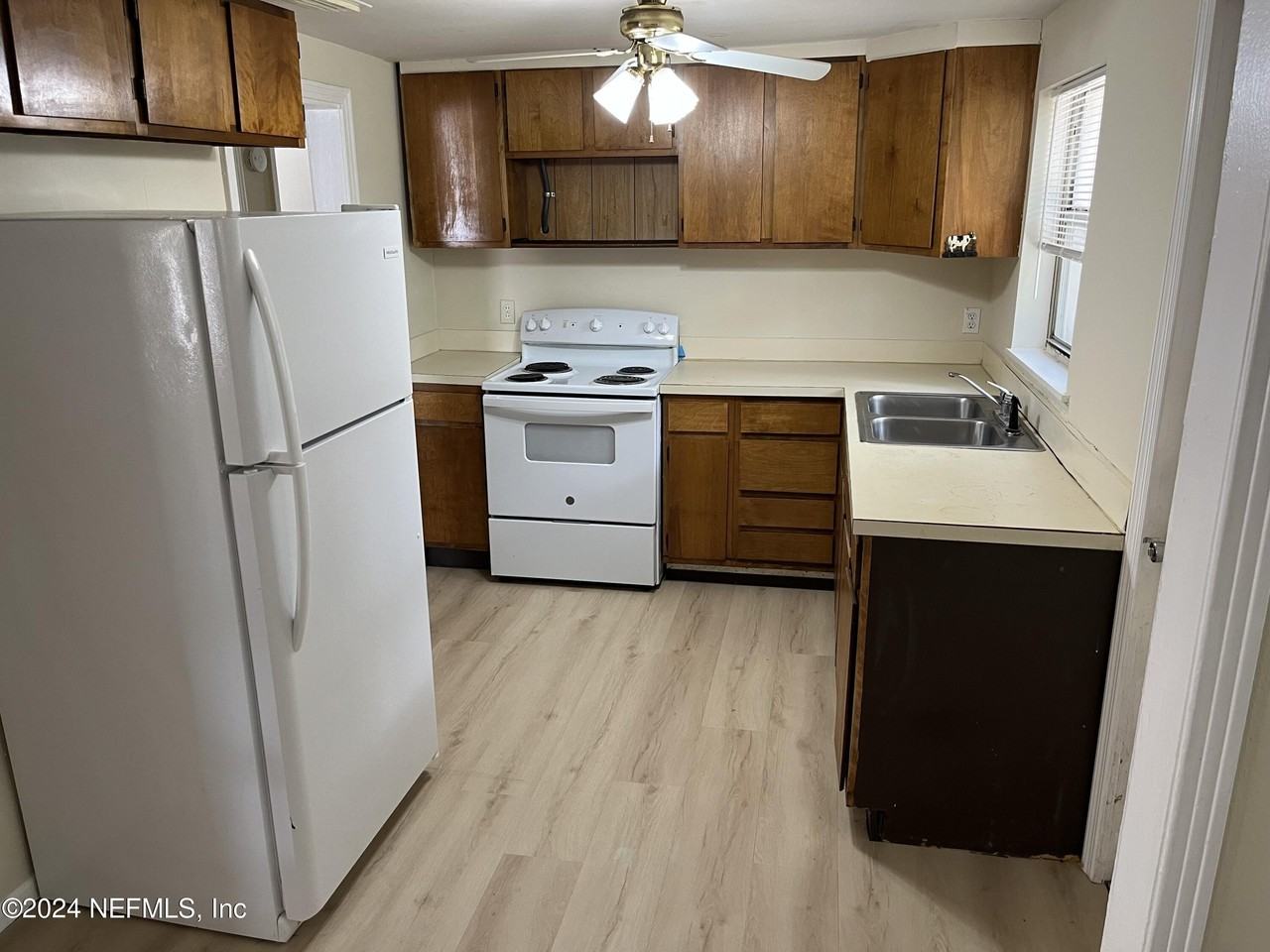 2414 Rogero Rd - Photo 4 of 13