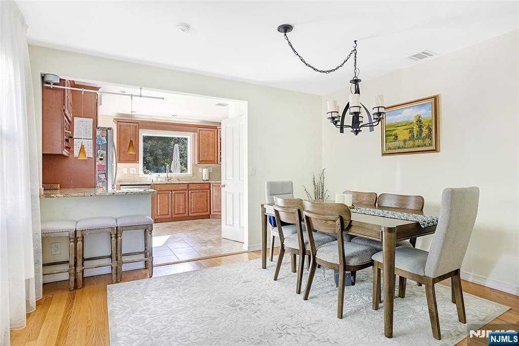 193 Prospect Pl - Photo 4 of 37