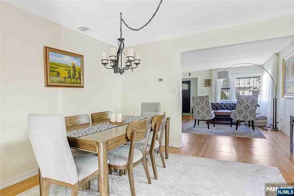 193 Prospect Pl - Photo 5 of 37