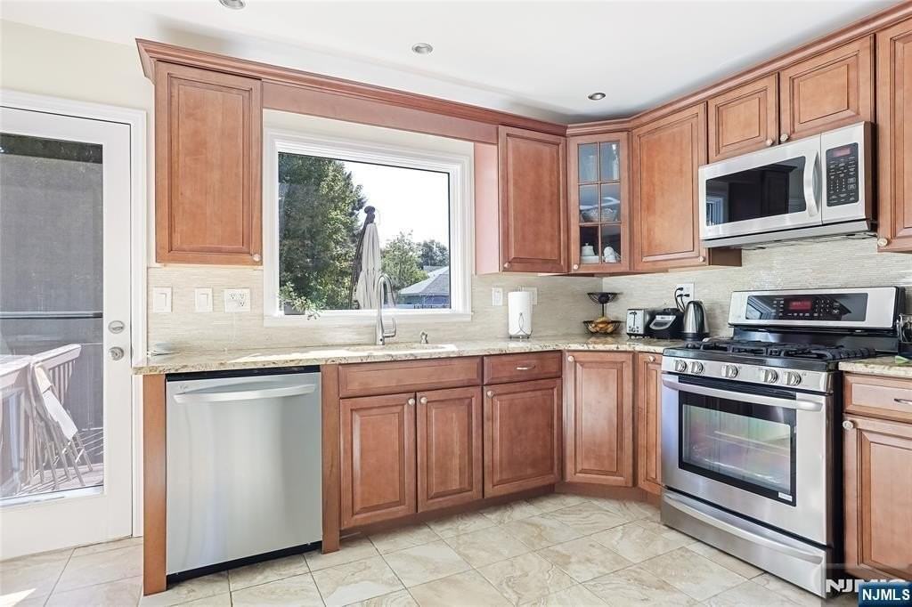 193 Prospect Pl - Photo 6 of 37