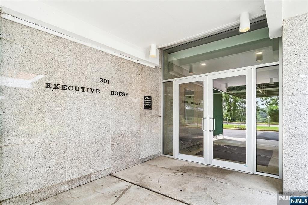 301 Beech St Apt 5f - Photo 2 of 21