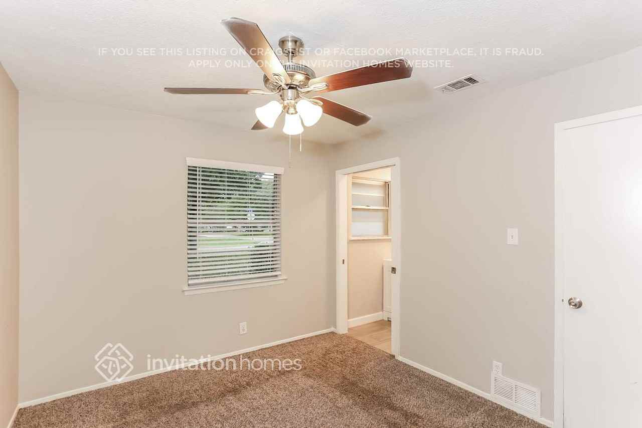 811 Clover Park Dr - Photo 7 of 16