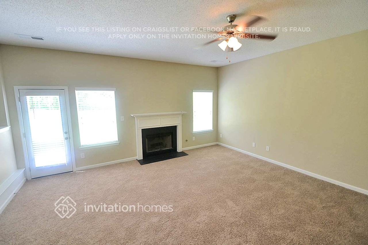 3522 Umatilla Ln Sw - Photo 3 of 7