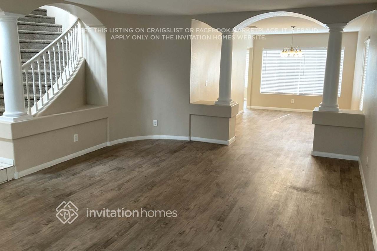 8963 Hillsboro Creek Ct - Photo 2 of 15