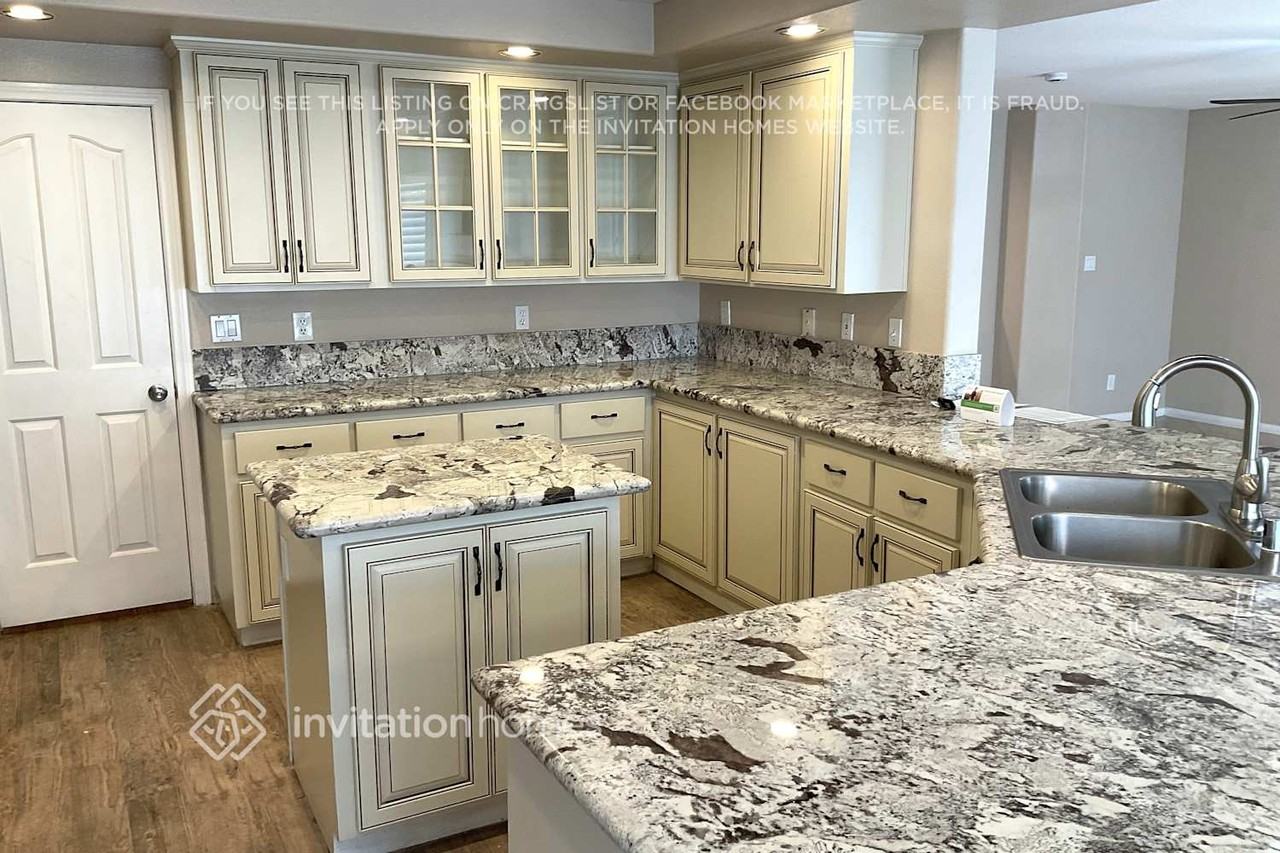 8963 Hillsboro Creek Ct - Photo 4 of 15