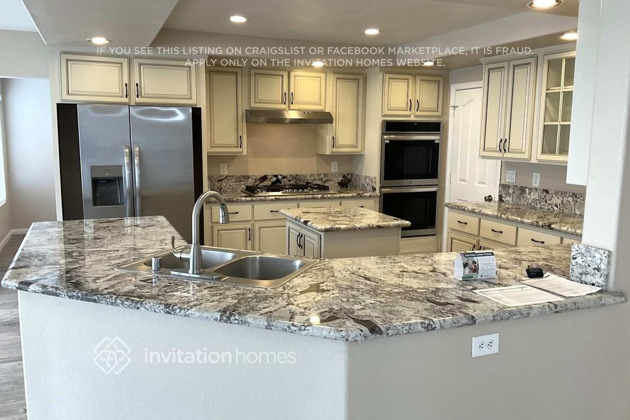 8963 Hillsboro Creek Ct - Photo 5 of 15