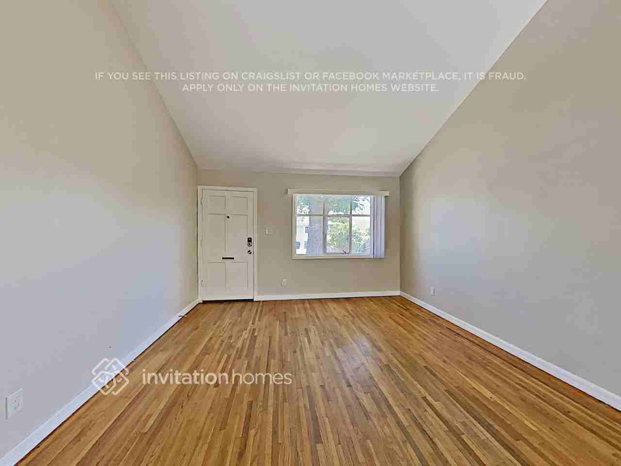 8647 Tyrone Ave - Photo 3 of 15