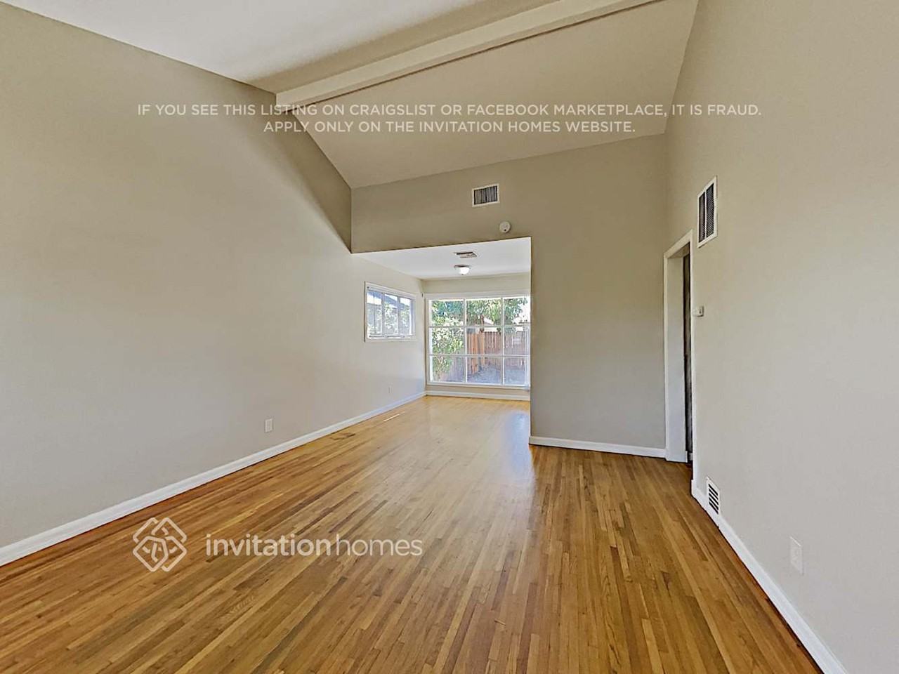 8647 Tyrone Ave - Photo 5 of 15