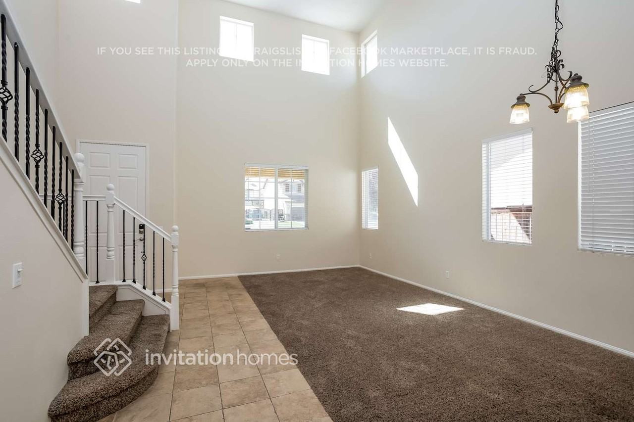 52 Ivory Ave - Photo 2 of 17