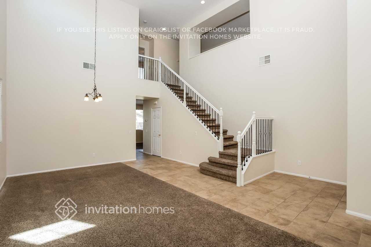 52 Ivory Ave - Photo 3 of 17