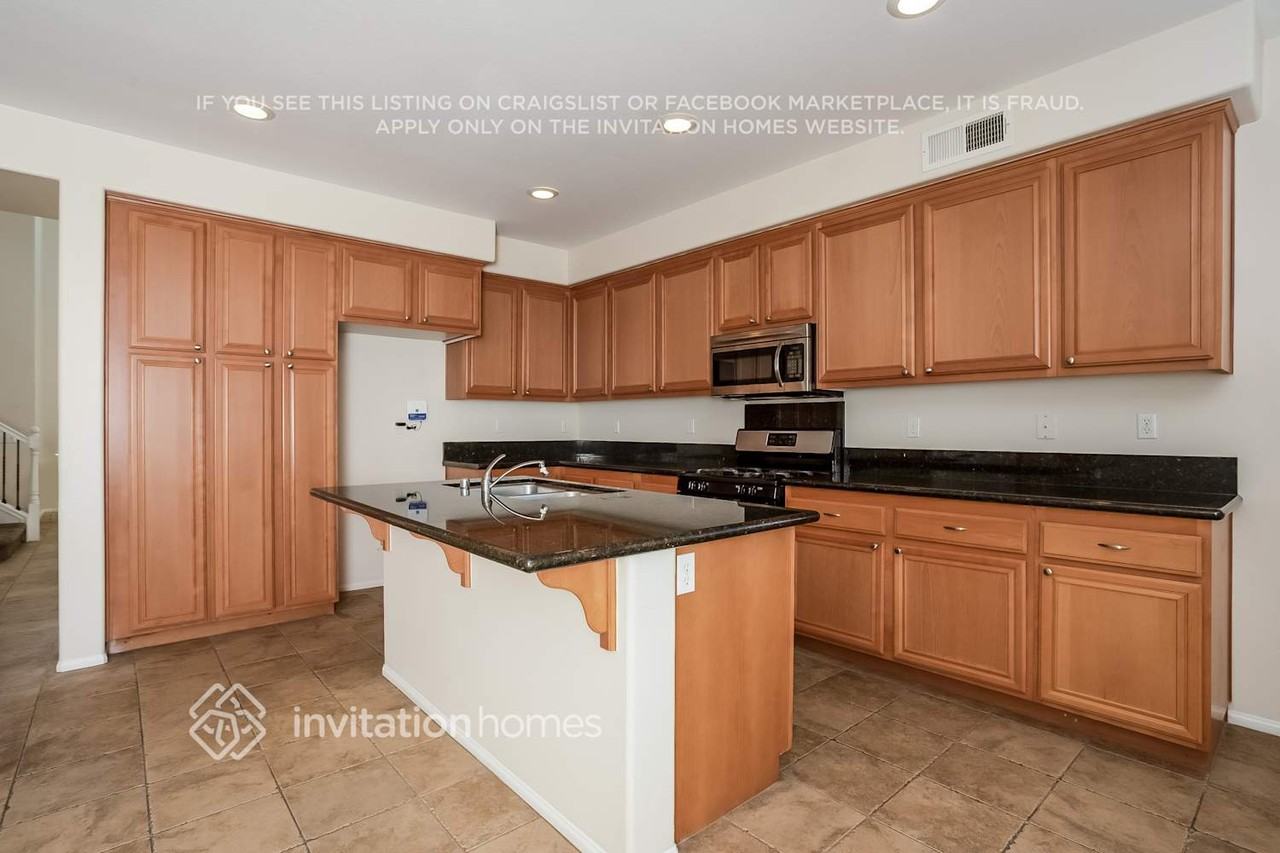 52 Ivory Ave - Photo 7 of 17