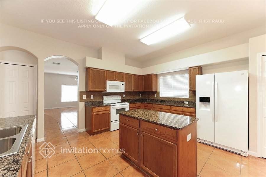 11216 Lake Lanier Dr - Photo 5 of 22