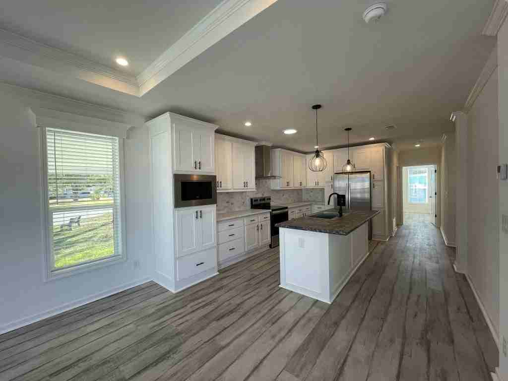 409 Bimini #1073 - Photo 2 of 21