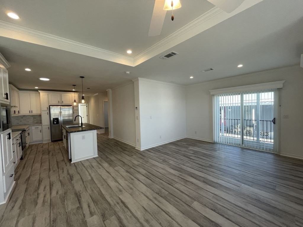 409 Bimini #1073 - Photo 4 of 21