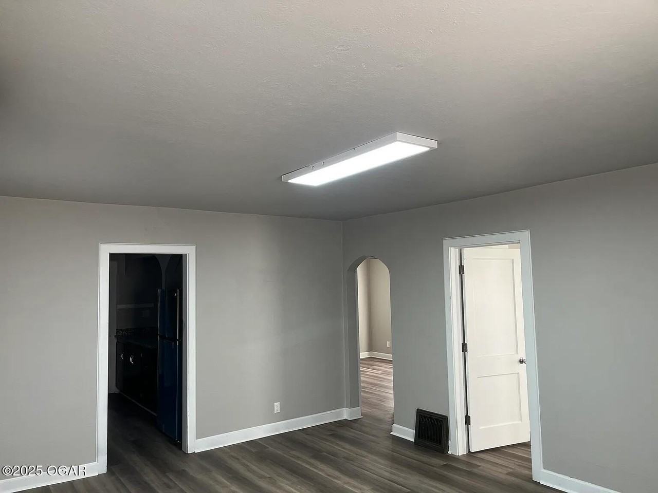 1921 Annie Baxter Ave - Photo 4 of 22