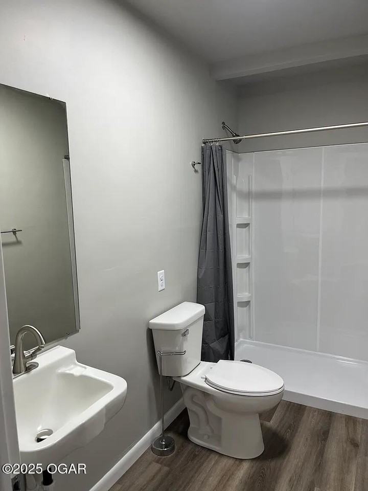 1921 Annie Baxter Ave - Photo 6 of 22