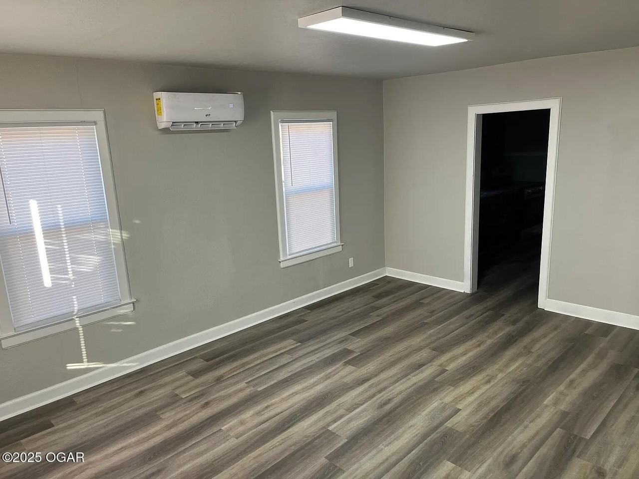 1921 Annie Baxter Ave - Photo 7 of 22