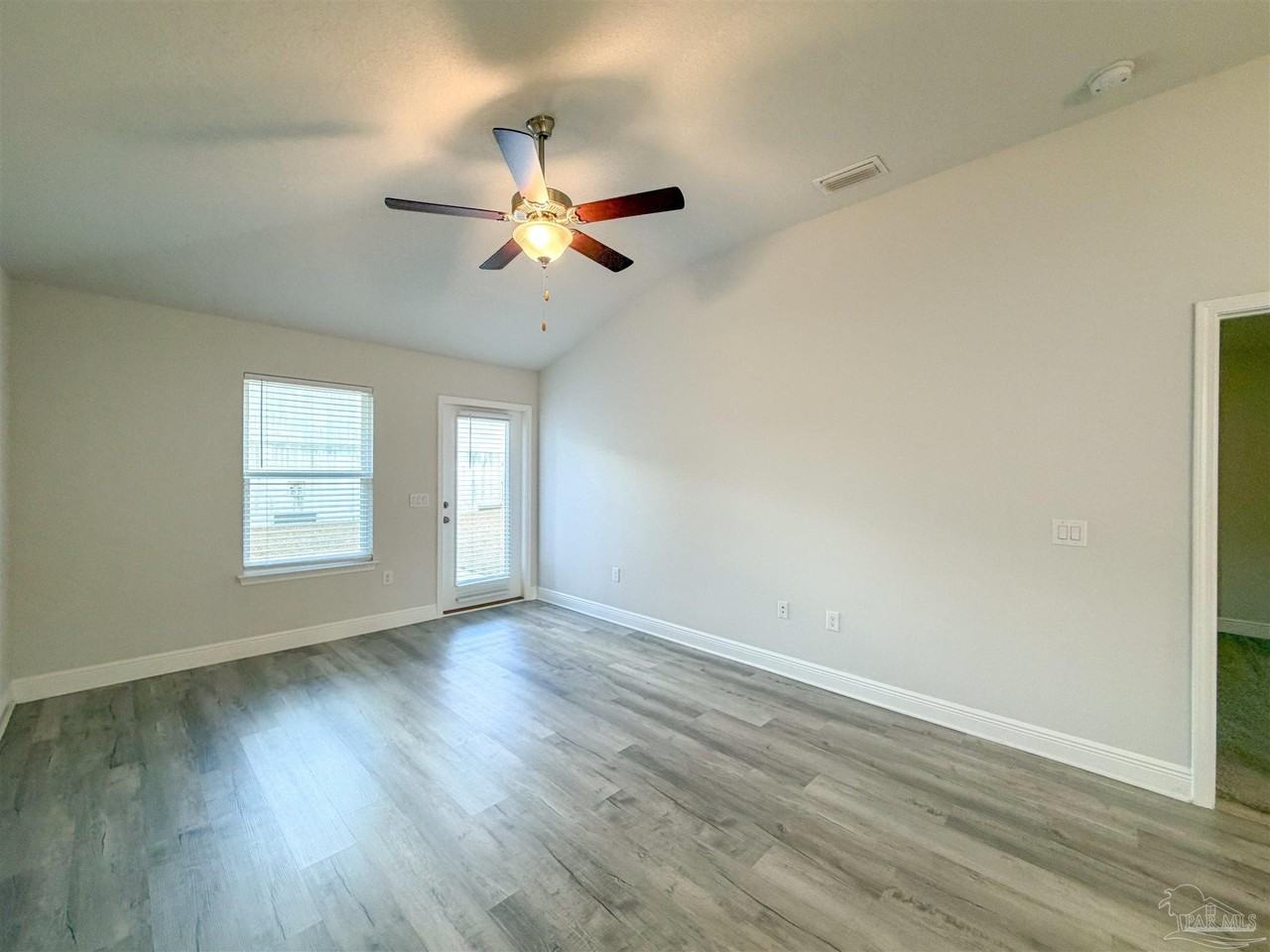 392 Hilburn Ln - Photo 4 of 27