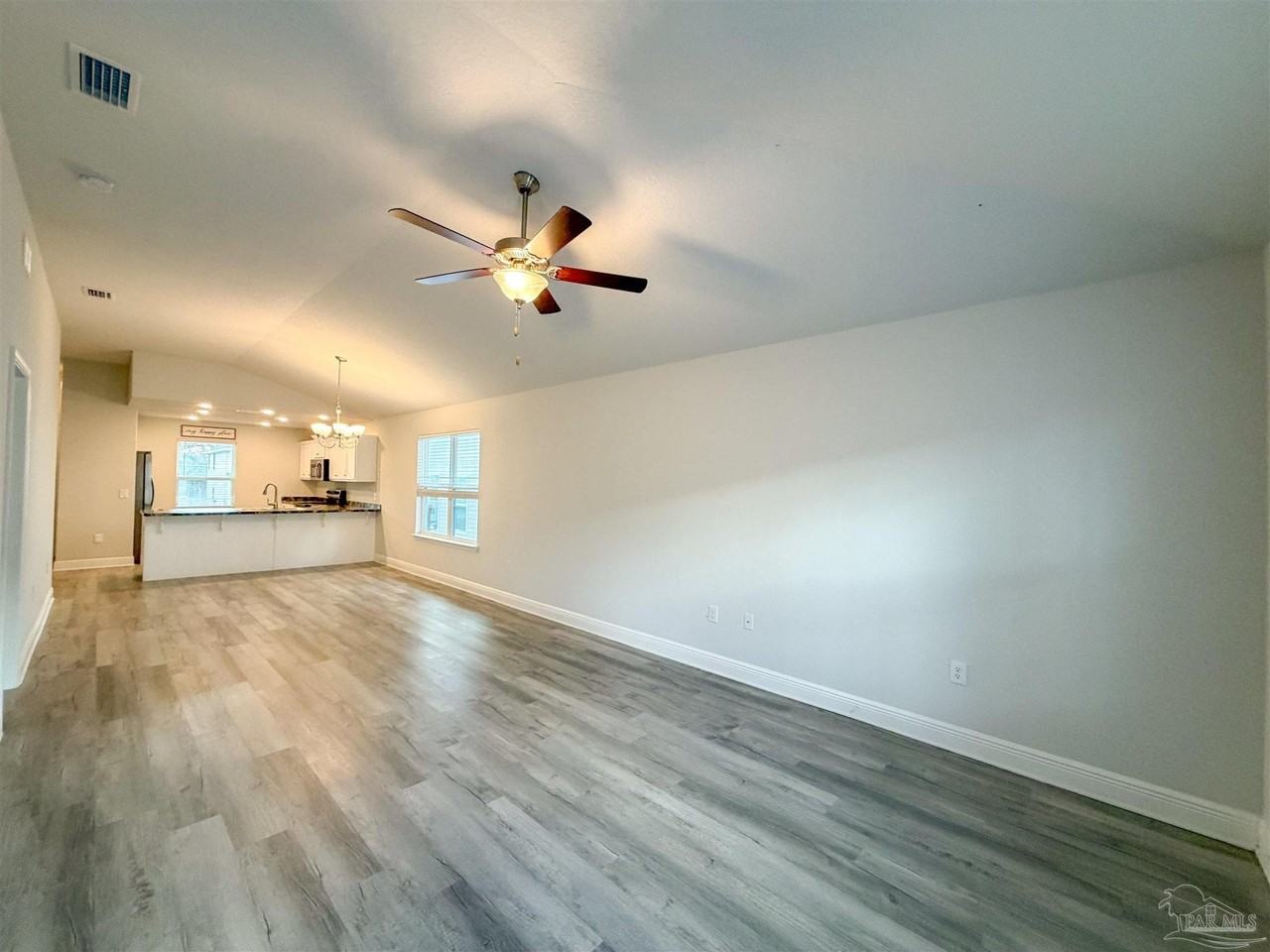 392 Hilburn Ln - Photo 5 of 27