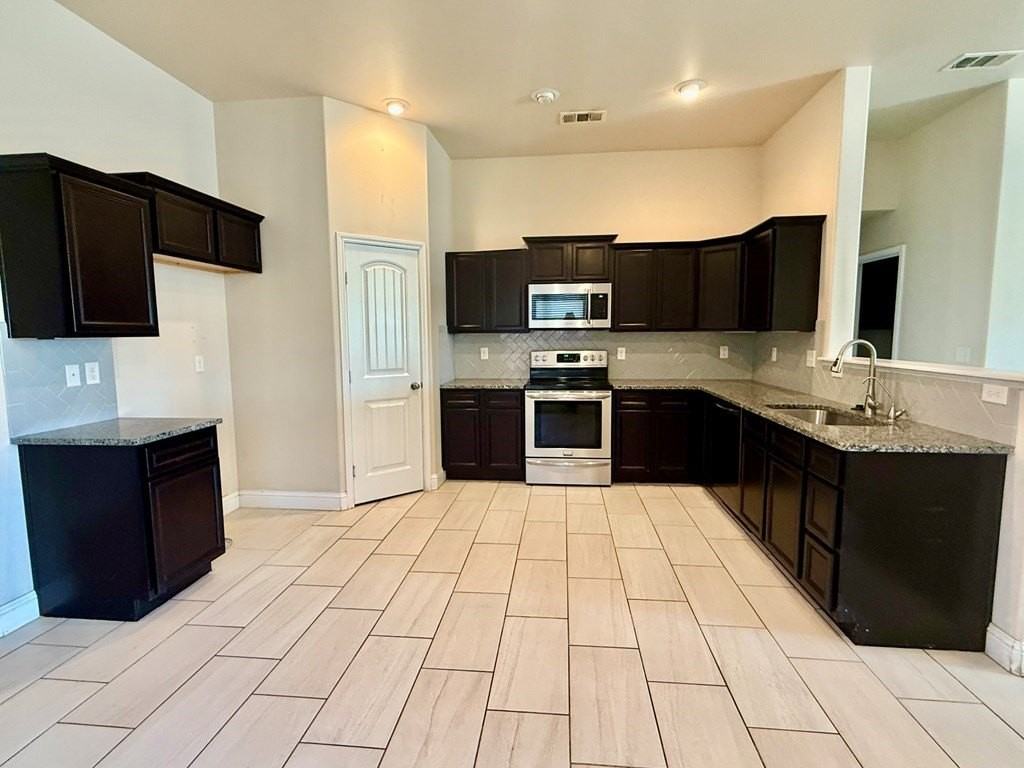 6722 Cowboy Dr - Photo 4 of 15