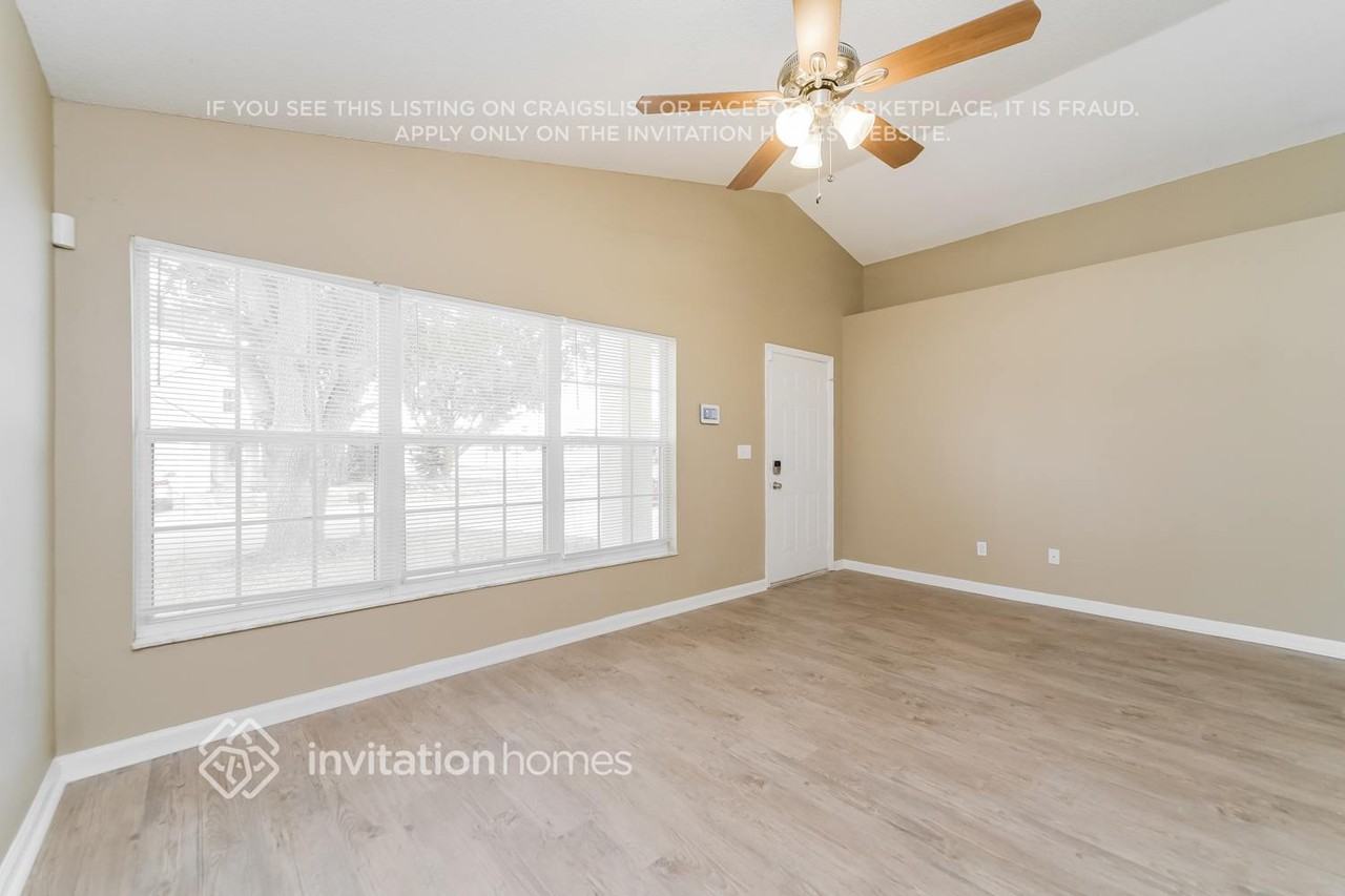 341 Rollins Dr - Photo 4 of 17