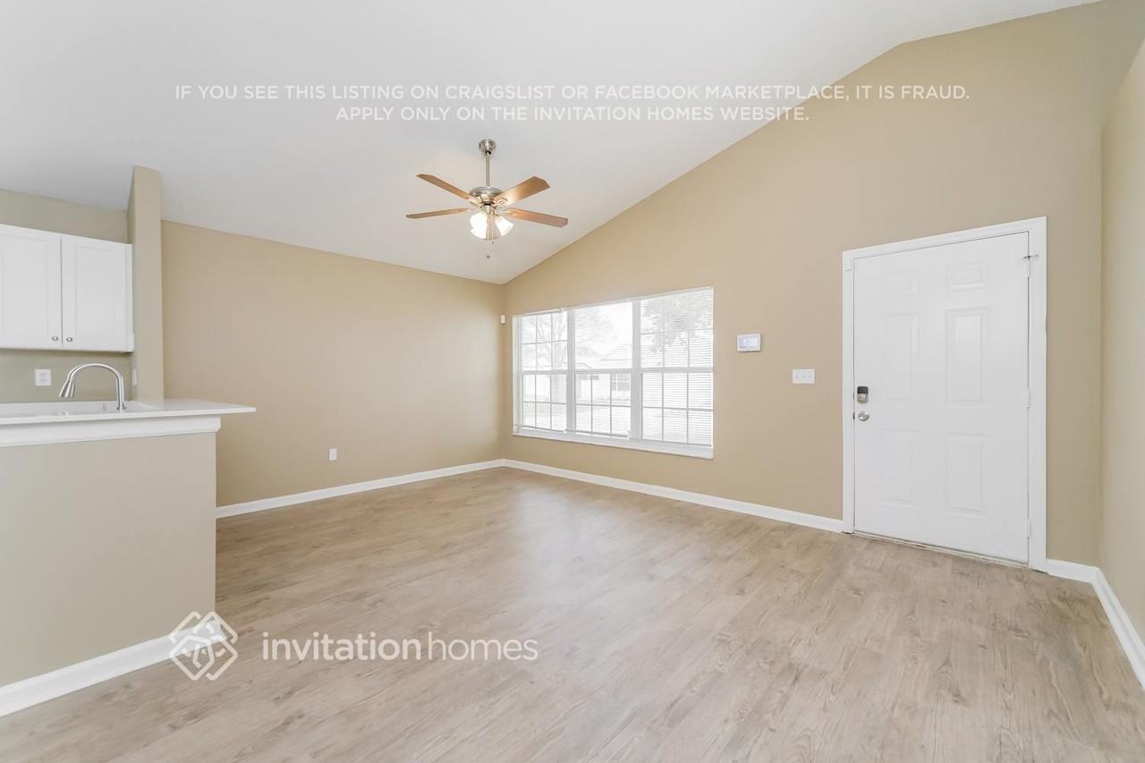 341 Rollins Dr - Photo 5 of 17