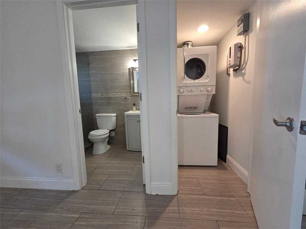 1109 E Broward Blvd #2 - Photo 6 of 12