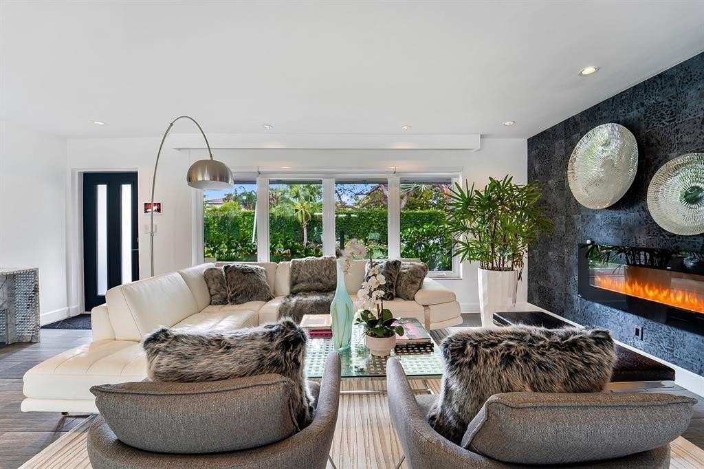 2617 Bayview Dr - Photo 3 of 27