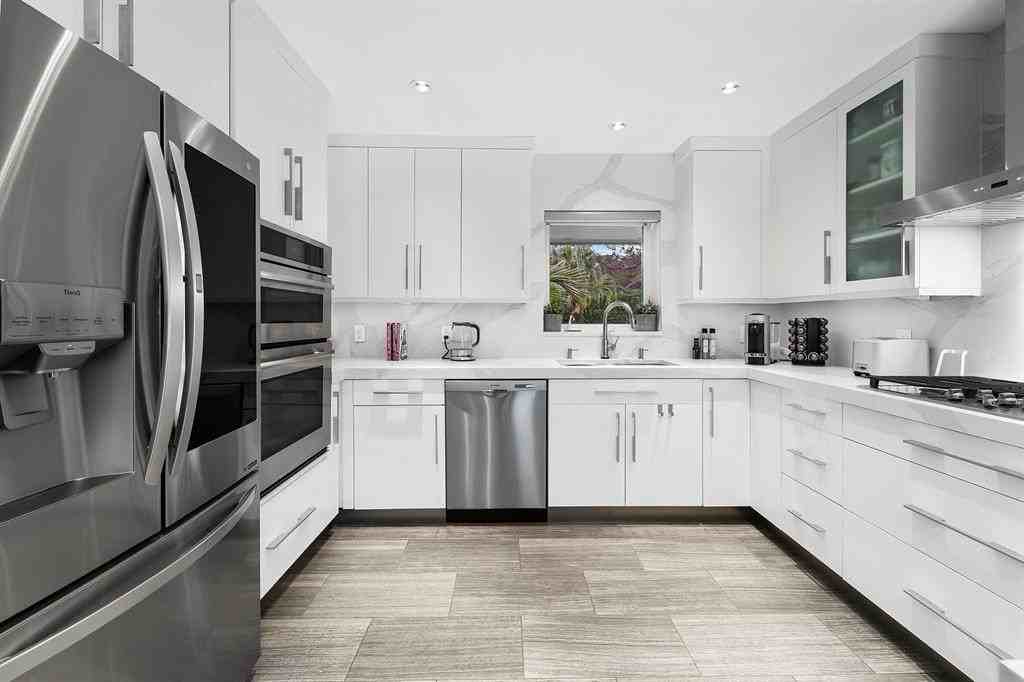 2617 Bayview Dr - Photo 4 of 27