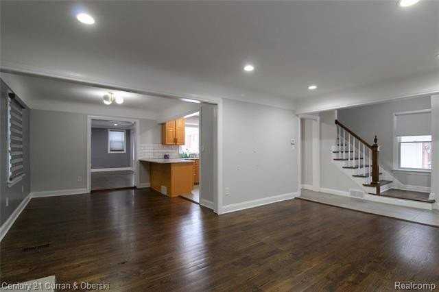 322 Tannahill St - Photo 4 of 28