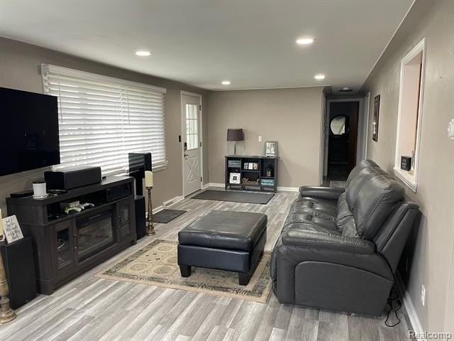 2434 N Long Lake Rd - Photo 4 of 20