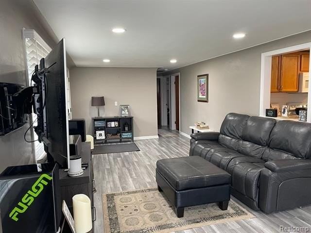 2434 N Long Lake Rd - Photo 5 of 20