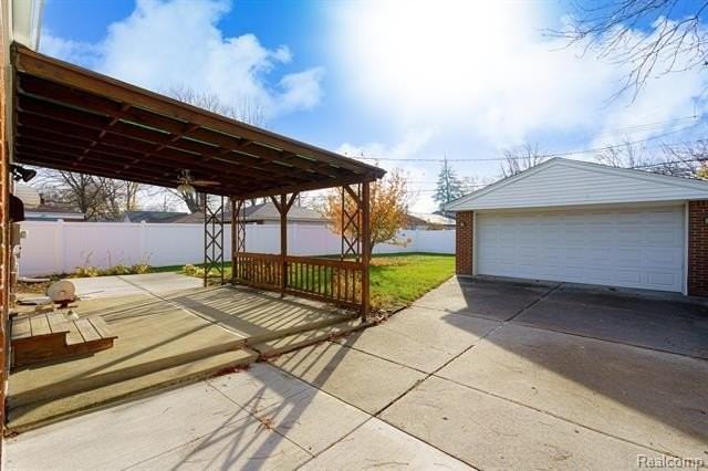 8318 Christine St - Photo 4 of 34