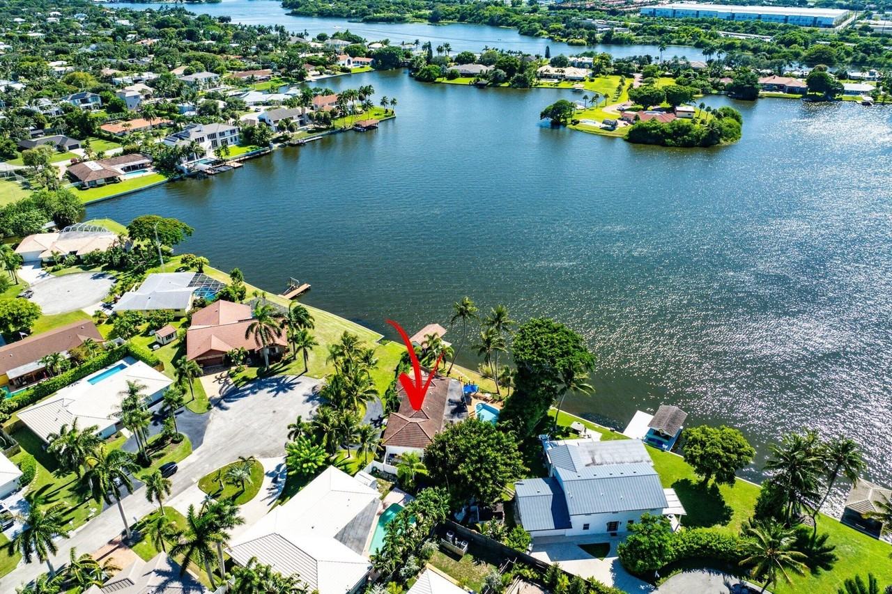 25 Nw 24th Ct - Photo 4 of 40