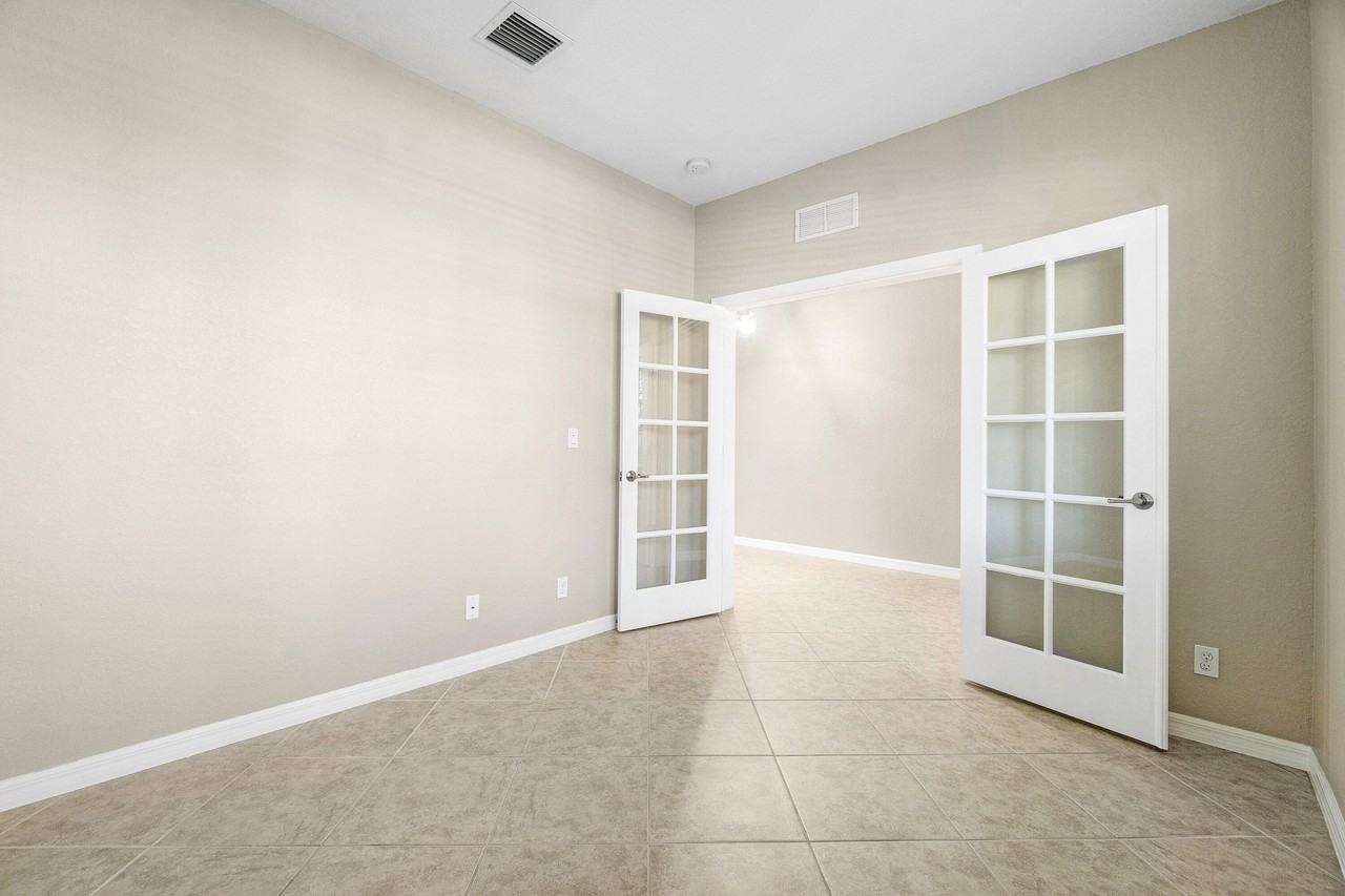 10636 Ivanhoe Ln - Photo 5 of 32