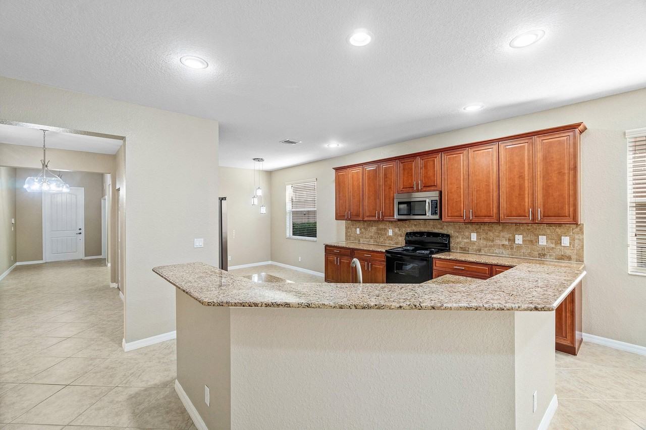 10636 Ivanhoe Ln - Photo 6 of 32