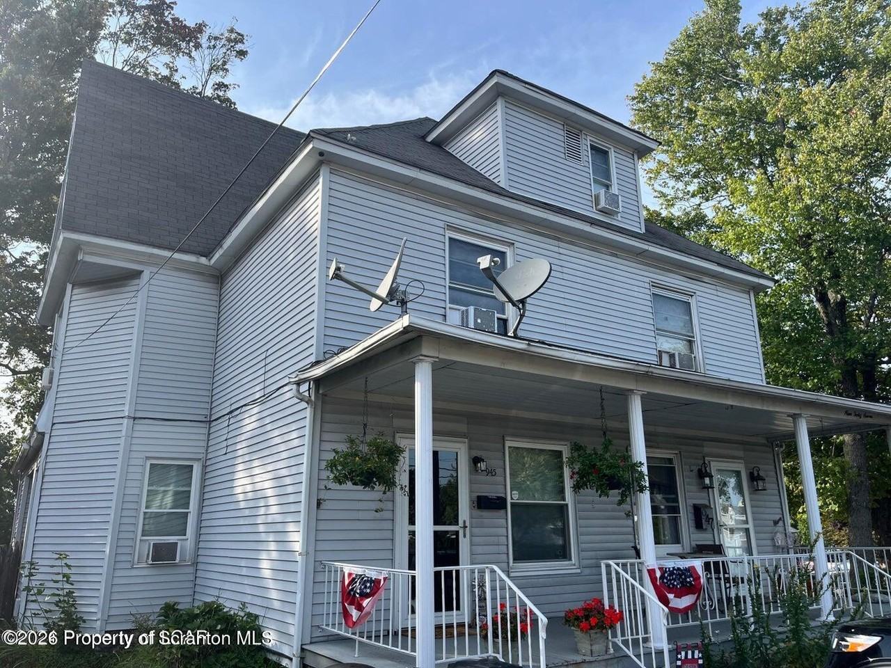 945 William St