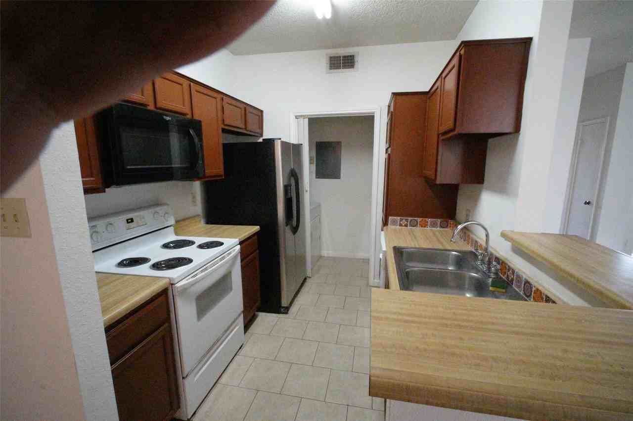 8197 Sands Point Dr - Photo 2 of 14