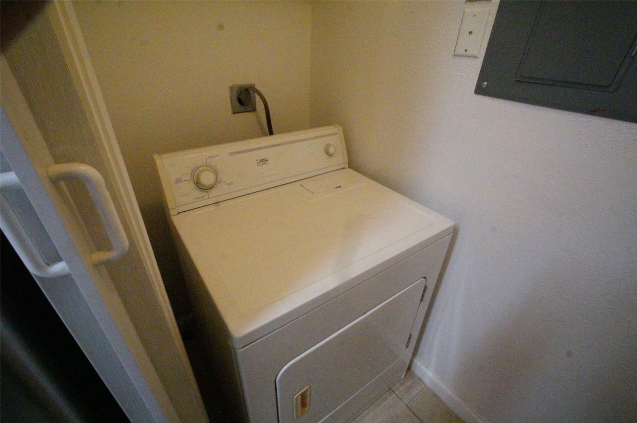 8197 Sands Point Dr - Photo 6 of 14