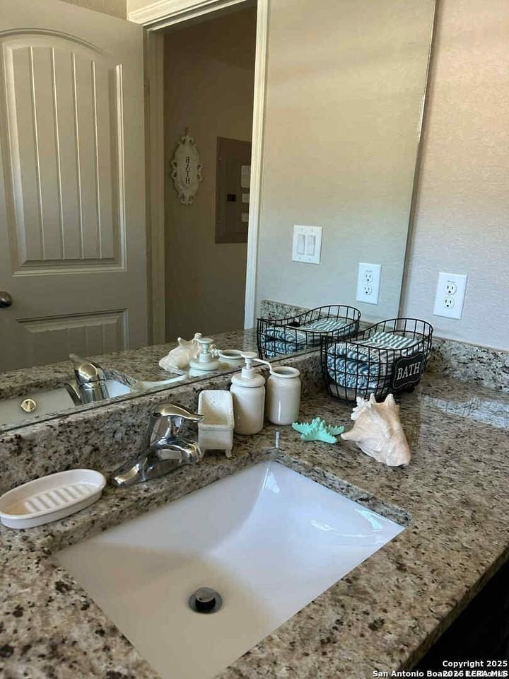 247 Remington Rd - Photo 6 of 16