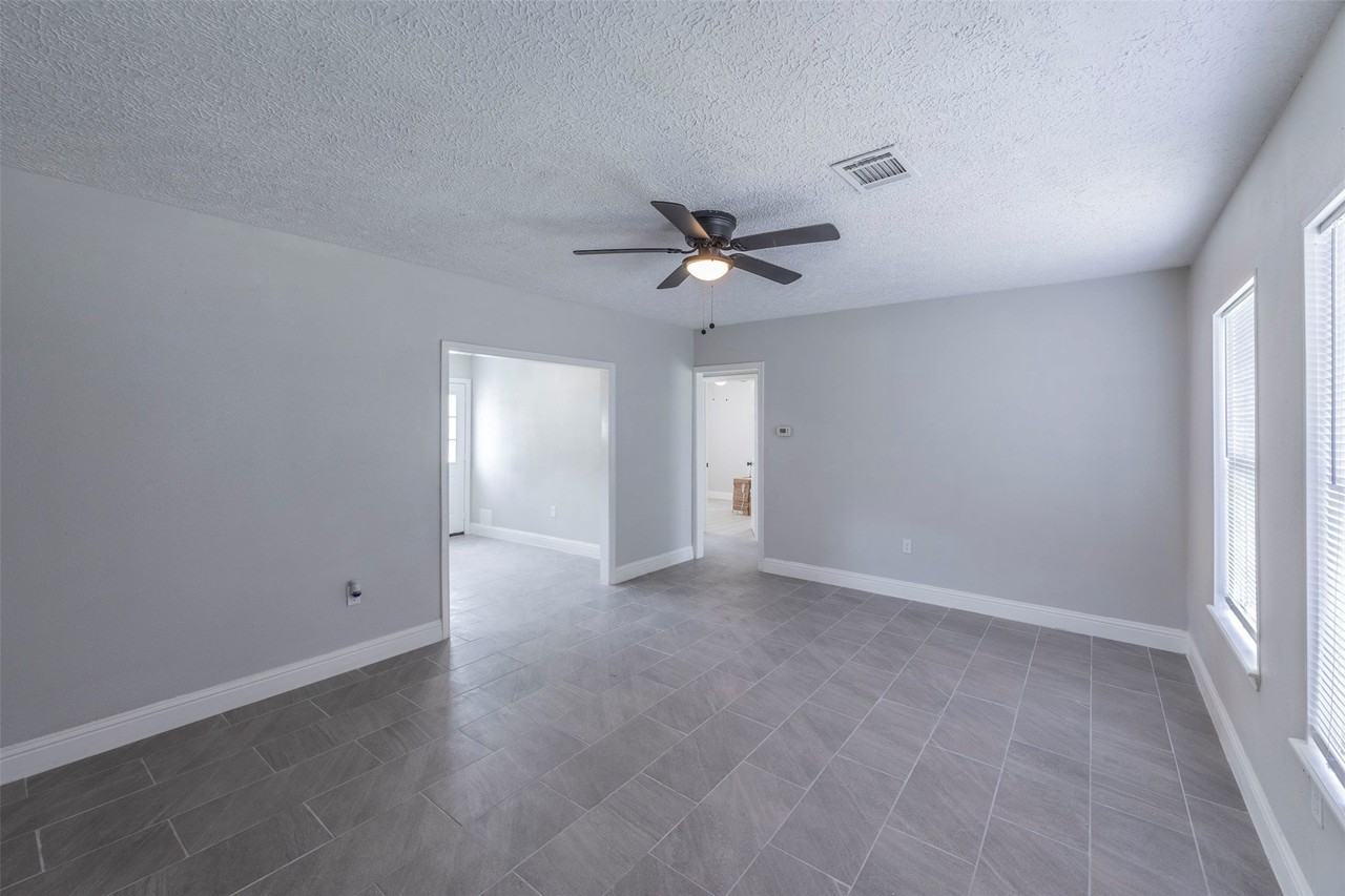 5007 Northridge Dr - Photo 3 of 25