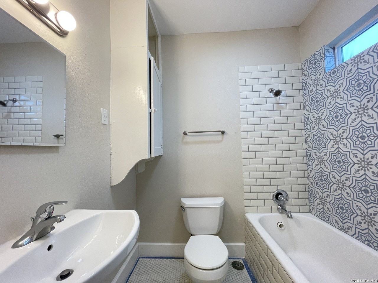 803 W Rosewood Ave Apt 2 #2 - Photo 4 of 8