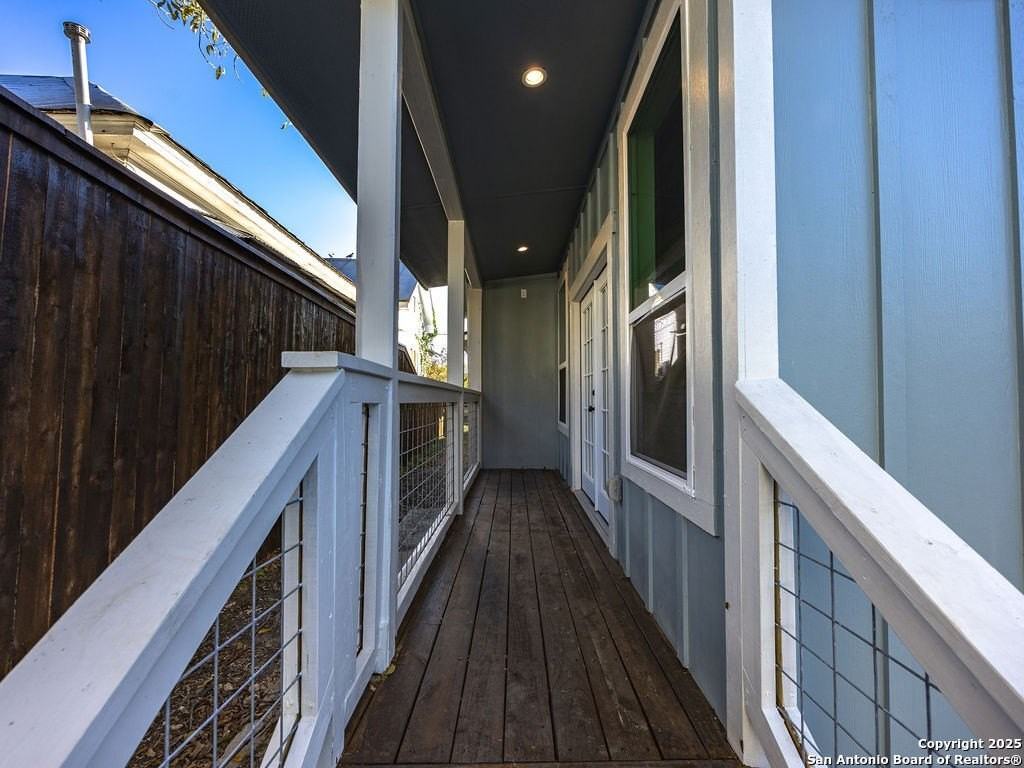 827 Leal St - Photo 3 of 34