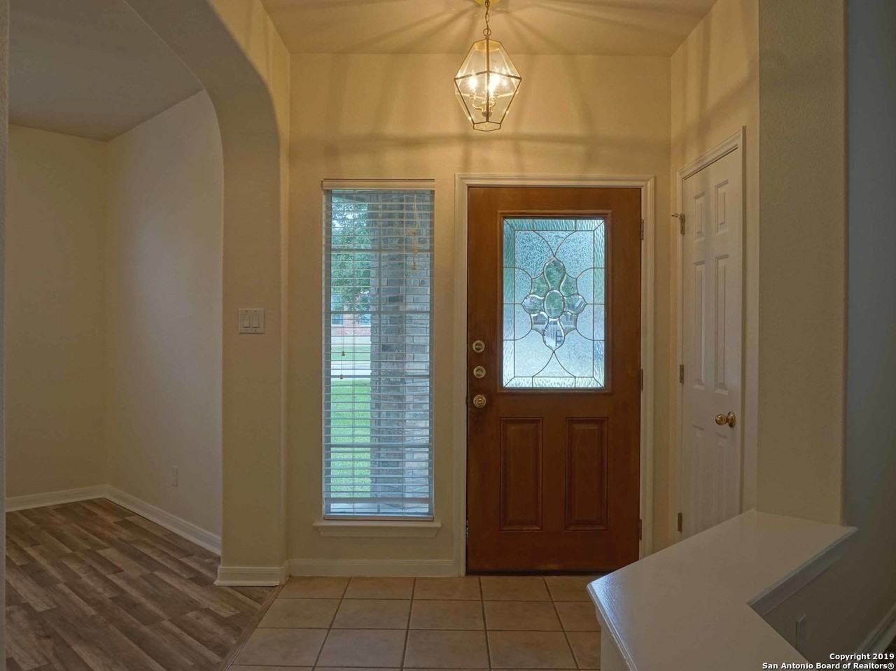 1602 Winston Cv - Photo 2 of 21