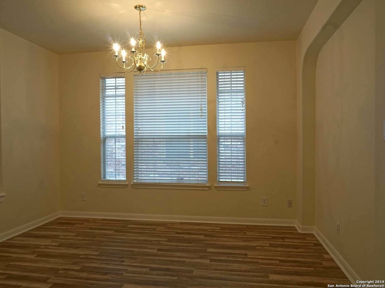 1602 Winston Cv - Photo 5 of 21